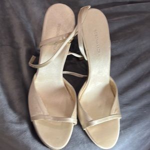 *BCBGMAXAZRIA cream beige silky satin heels.Size 40 10B